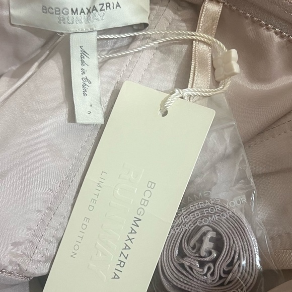 NWT BCBG MAXAZRIA RUNWAY SZ 2 - Picture 2 of 7